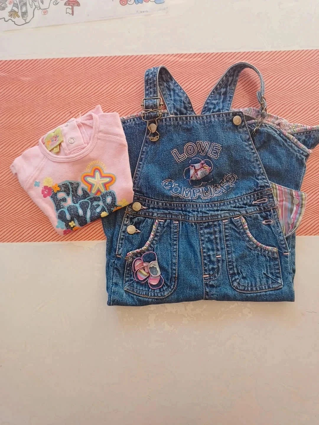 Conjunto macacão de jeans e camiseta Complices 18 meses – photo 3